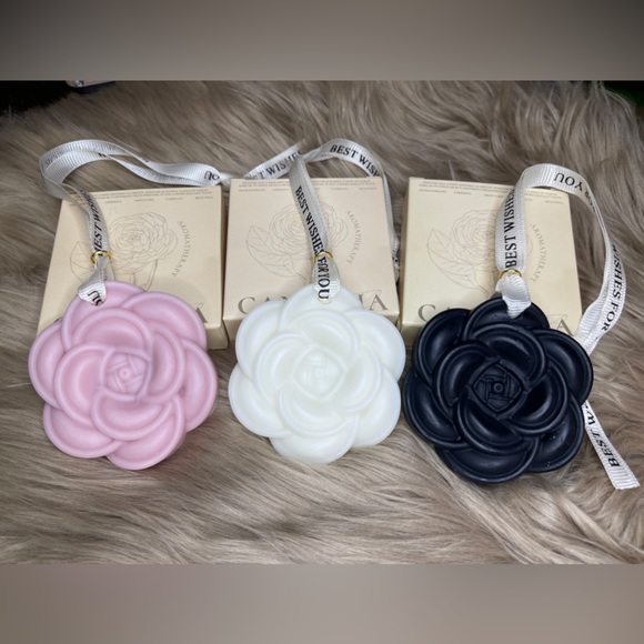NIB ONE Pink Camellia Fragrance Wax Pendant - Picture 3 of 4